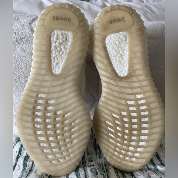 Yeezy Boost 350 V2 Bone - Picture 4 of 11